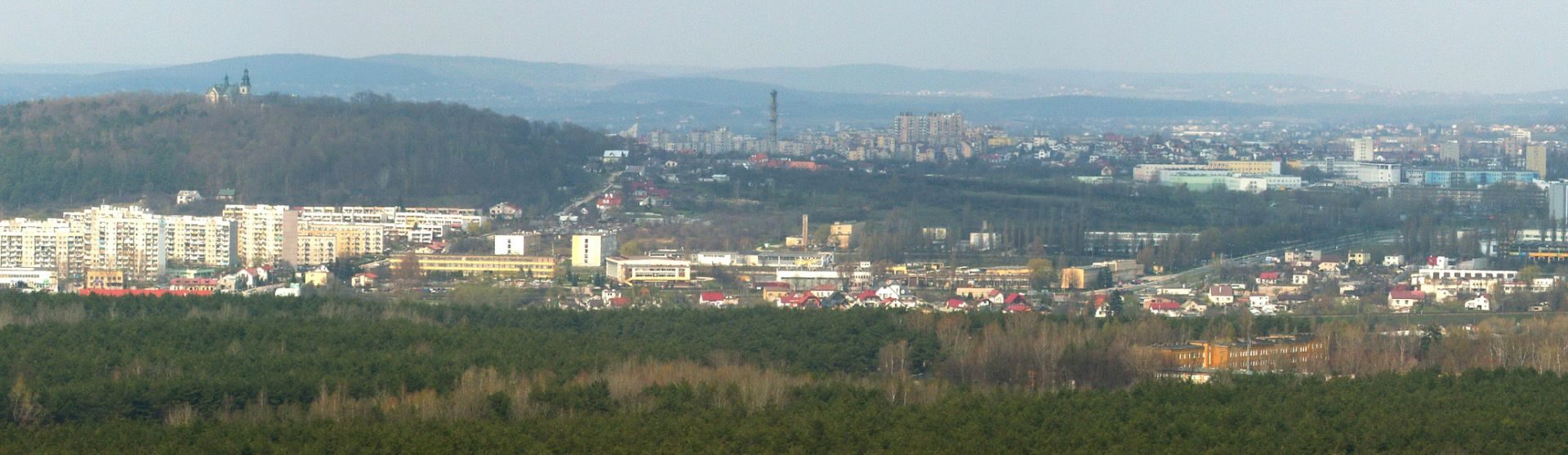 Panorama_Kielc_bez_opisu_ssj_20060423