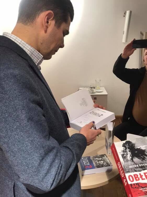 48387828_329353467899201_7727106555933360128_n